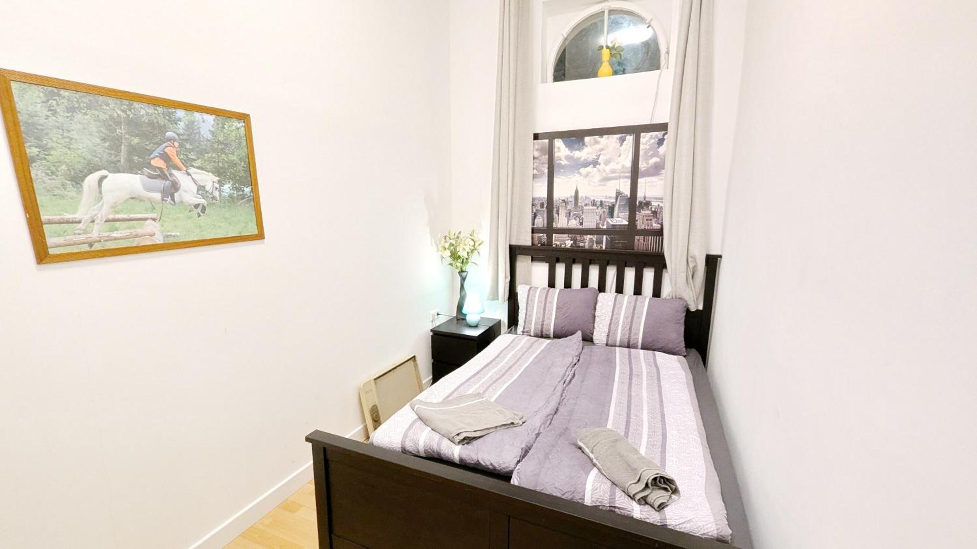 Comfortable In Lugner City Area Wien